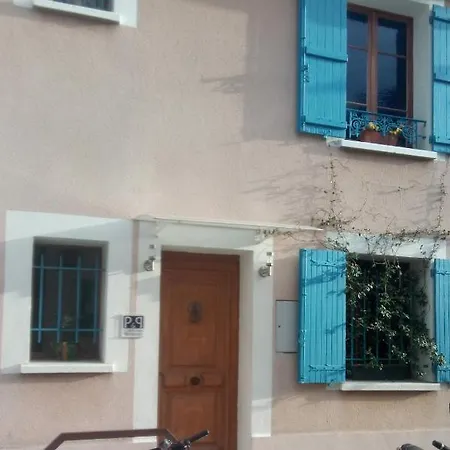 P&p Nimes-centre Bed & Breakfast 4*