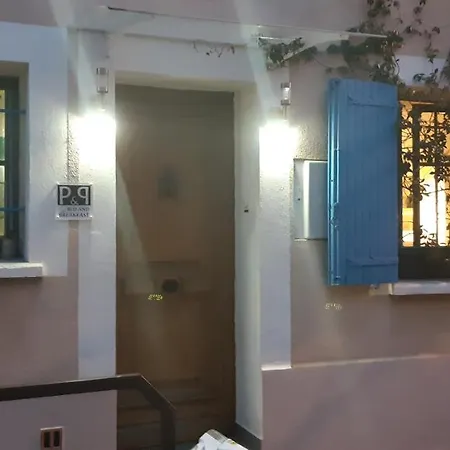 P&p Nimes-centre Bed & Breakfast