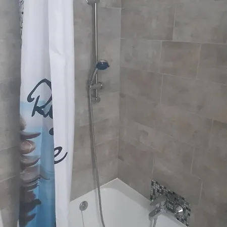 P&p Nimes-centre Bed & Breakfast 4*
