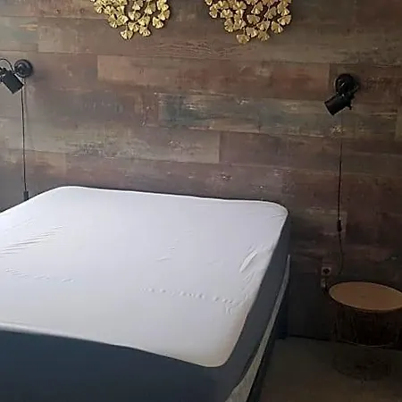 P&p Nimes-centre Bed & Breakfast