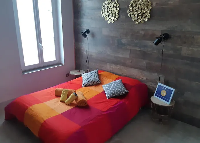 P&p Nimes-centre Bed and breakfast